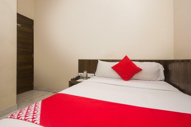 Oyo 8193 Hotel Pearl View Мумбаи Экстерьер фото