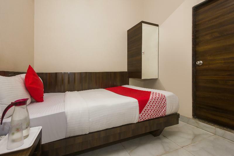 Oyo 8193 Hotel Pearl View Мумбаи Экстерьер фото