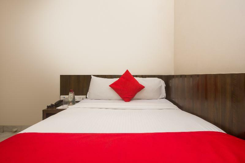 Oyo 8193 Hotel Pearl View Мумбаи Экстерьер фото